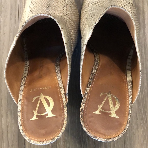 VC Signature Collection Colette Snake Embossed Leather Slip-on EUC - Picture 13 of 16